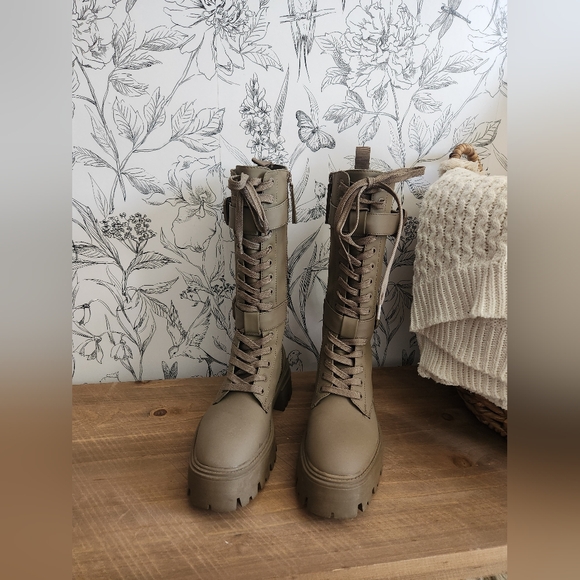 ZARA Women's Lace-Up Combat Boots - Picture 4 of 9